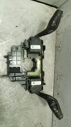 Foto de MANDO MULTIFUNCION FORD FOCUS SPORTBREAK (CB8) 1.6 TDCi CAT (95 CV / 70 KW) referencia F1ET17A553BA foto 6
