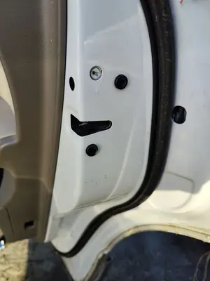 Foto de CERRADURA PUERTA TRASERA DERECHA AUDI A4 BERLINA (8K2) 2.0 16V TDI (143 CV / 105 KW)