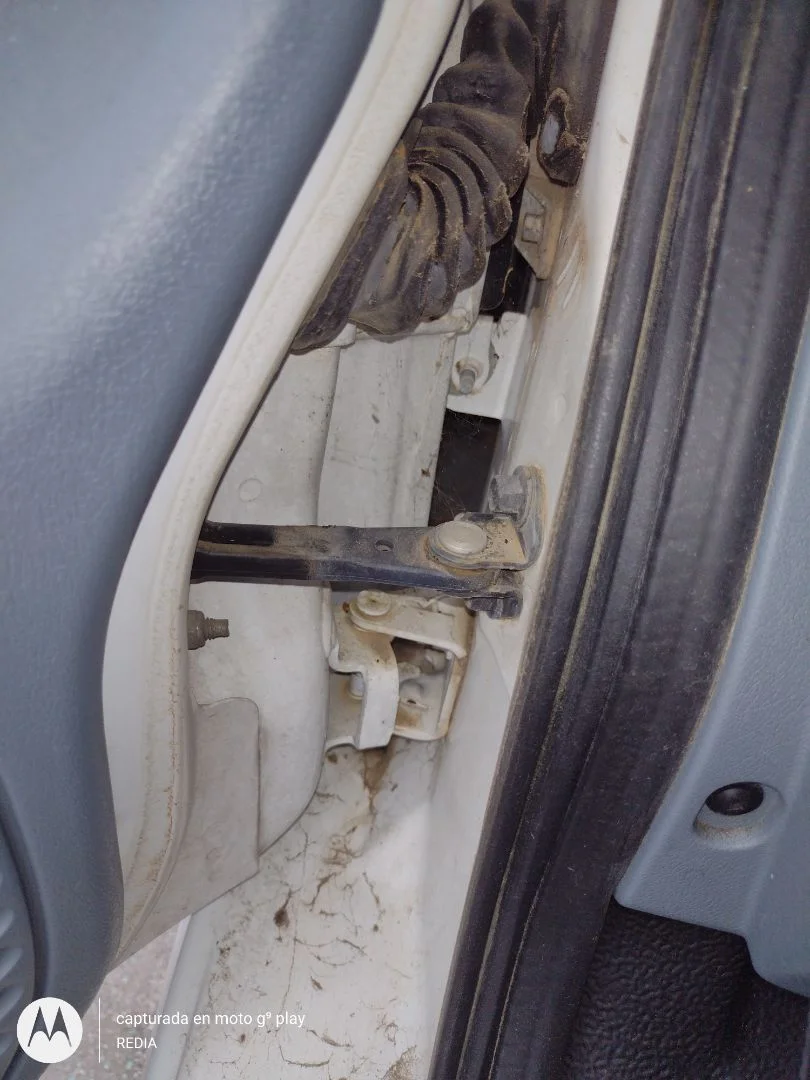 Foto de RETENEDOR PUERTA FORD TRANSIT COMBI (TT9) 2.4 TDCi CAT (116 CV / 85 KW)