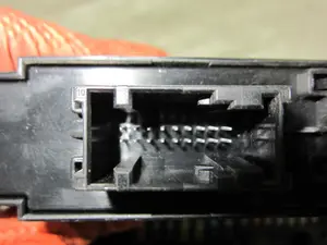 Foto de CAJA RELES / FUSIBLES BMW SERIE 5 GRAN TURISMO (F07) 3.0 24V Turbo (306 CV / 225 KW) referencia 921086101 foto 5