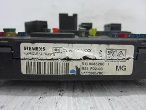 Foto de CAJA RELES / FUSIBLES CITROEN C2 1.4 (73 CV / 54 KW) referencia S118085200I foto 3