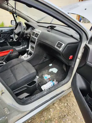 Foto de SALPICADERO PEUGEOT 307 BREAK/ SW (S2) 2.0 16V HDi FAP CAT (RHR / DW10BTED4) (136 CV / 100 KW) foto 2