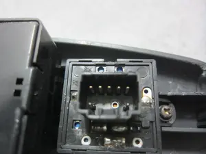 Foto de MANDO ELEVALUNAS DELANTERO IZQUIERDO KIA CERATO (LD) 1.6 CAT (105 CV / 77 KW) referencia 621W05560 foto 5
