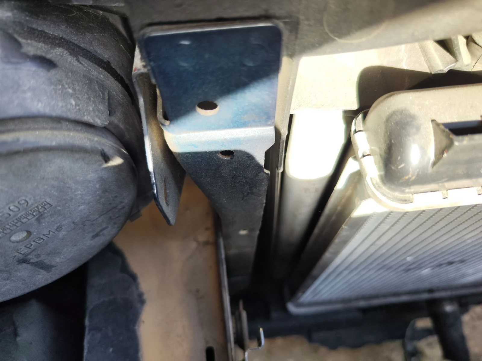 Foto de CONDENSADOR / RADIADOR AIRE ACONDICIONADO PEUGEOT 308 1.6 16V (120 CV / 88 KW) referencia 6455GH