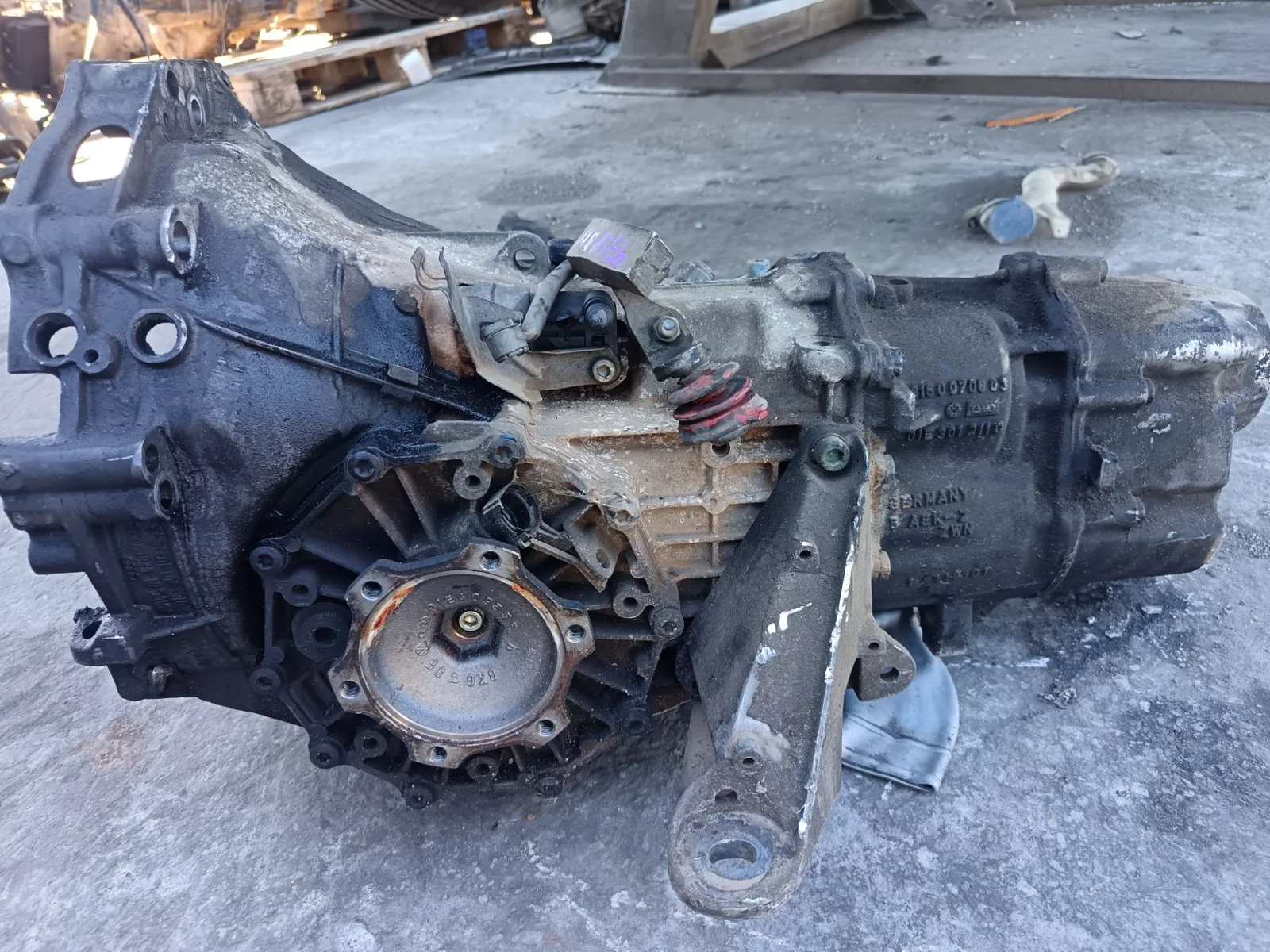 Foto de CAJA CAMBIOS VOLKSWAGEN PASSAT BERLINA (3B3) 1.9 TDI (131 CV / 96 KW) referencia 01E301103