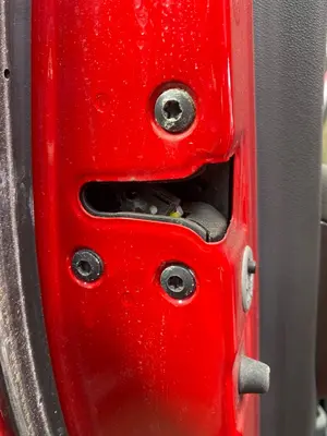 Foto de CERRADURA PUERTA TRASERA IZQUIERDA HYUNDAI I30 (FD) 1.4 CAT (109 CV / 80 KW)