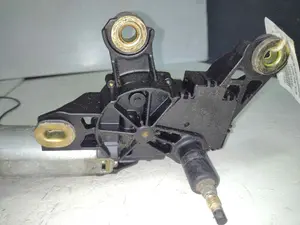 Foto de MOTOR LIMPIA TRASERO VOLKSWAGEN POLO III BERLINA (6N2) 1.4 TDI (75 CV / 55 KW) referencia 6X0955711D foto 4