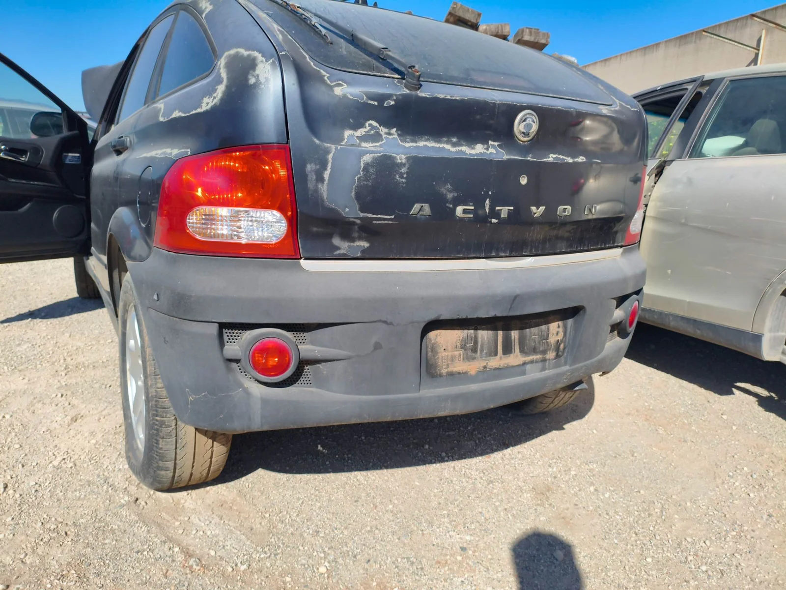 Foto de PARAGOLPES TRASERO SSANGYONG ACTYON 2.0 TD CAT (141 CV / 104 KW)