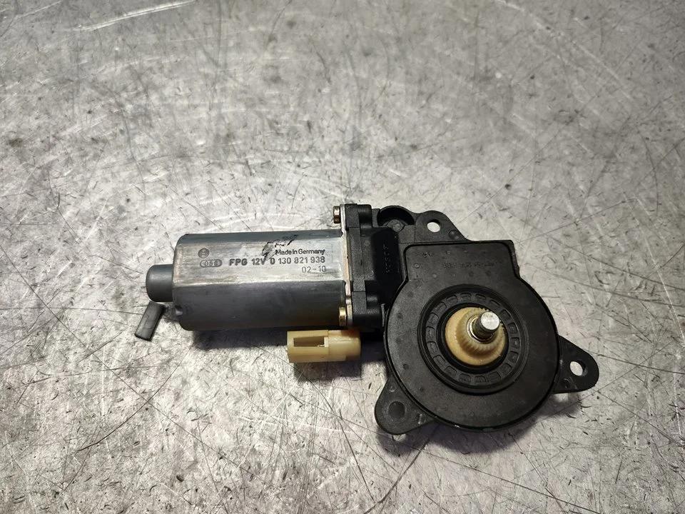 Foto de MOTOR ELEVALUNAS DELANTERO IZQUIERDO FORD FIESTA (CBK) 1.4 TDCi CAT (68 CV / 50 KW) referencia 0130821938