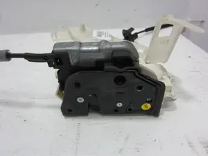 Foto de CERRADURA PUERTA TRASERA IZQUIERDA PORSCHE CAYENNE (TIPO 92A) referencia 8K0839015 foto 3