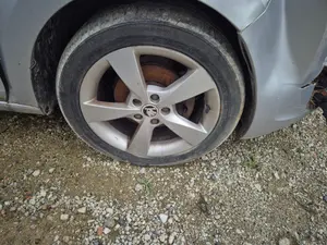 Foto de BRAZO SUSPENSION DELANTERO DERECHO SKODA RAPID (NH) 1.2 8V TSI (86 CV / 63 KW) referencia 6R0407152F