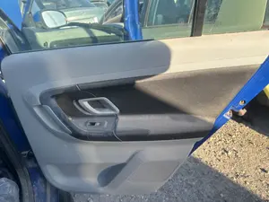 Foto de GUARNECIDO PUERTA TRASERA DERECHA SKODA FABIA COMBI (5J5) 1.4 TDI (80 CV / 59 KW) referencia 5J9867212BBFKZ