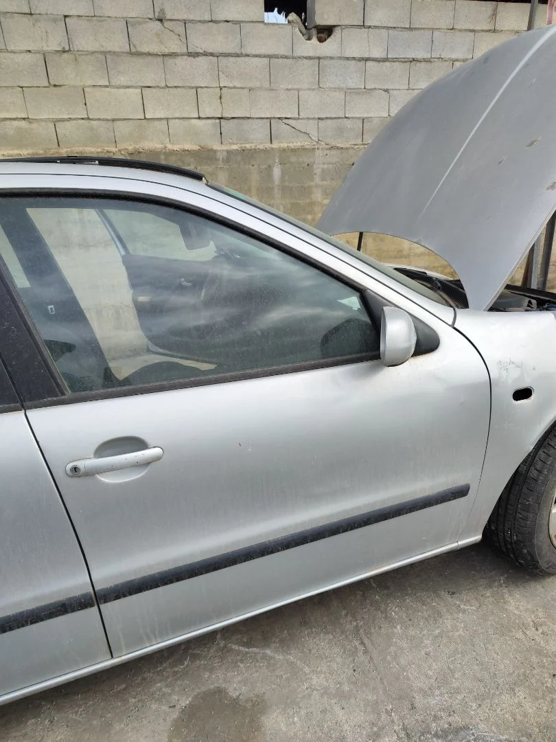 Foto de PUERTA DELANTERA DERECHA SEAT LEON (1M1) 1.6 (101 CV / 74 KW) referencia 1M0831056N
