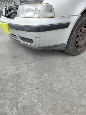 Foto de PARAGOLPES DELANTERO SKODA OCTAVIA BERLINA (1U2) 1.9 TDI (90 CV / 66 KW) referencia 1U0807221K foto 3