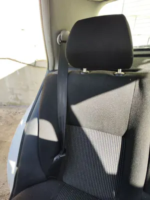 Foto de CINTURON SEGURIDAD TRASERO DERECHO VOLKSWAGEN GOLF IV BERLINA (1J1)(10.1997) 2.0  (116 CV / 85 KW)