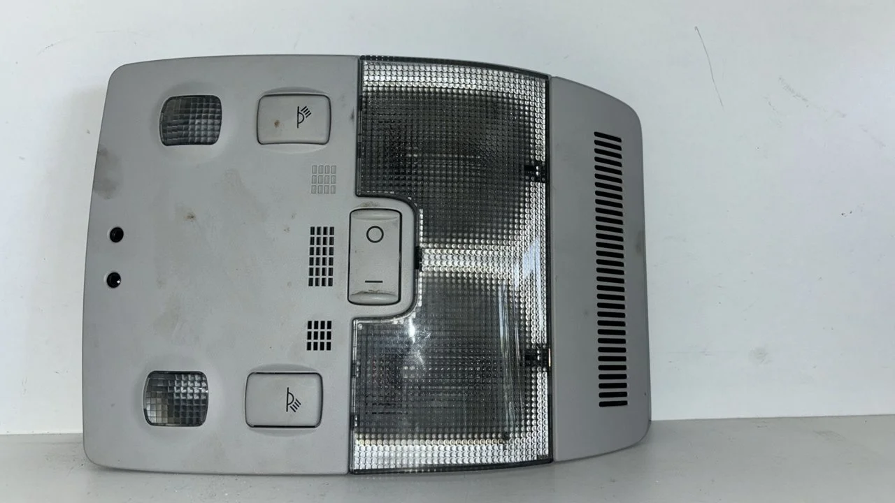 Foto de LUZ INTERIOR AUDI A4 BERLINA (8E) 2.0 TDI (140 CV / 103 KW) referencia 8E951177