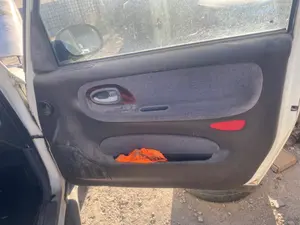 Foto de GUARNECIDO PUERTA DELANTERA DERECHA SSANGYONG KORANDO 2.9 Turbodiesel CAT (120 CV / 88 KW)