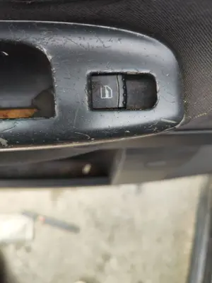 Foto de MANDO ELEVALUNAS TRASERO IZQUIERDO VOLKSWAGEN SHARAN (7M6/7M9) 1.9 TDI (116 CV / 85 KW)