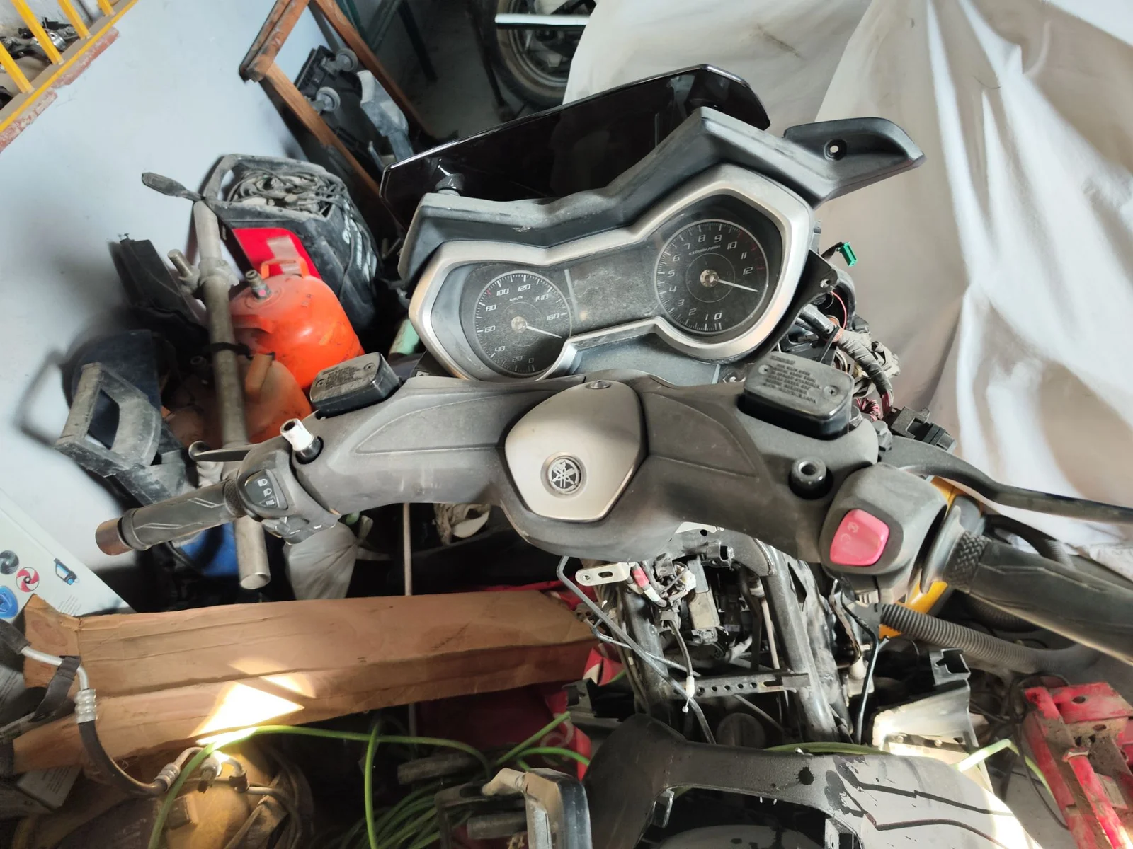 Foto de MANILLAR YAMAHA X-MAX 250 250 cm3 - 15 kW (20 CV / 15 KW)