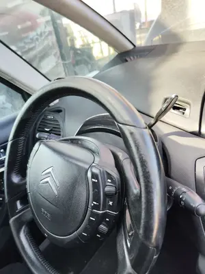 Foto de VOLANTE CITROEN GRAND C4 PICASSO 1.6 16V HDi FAP (109 CV / 80 KW) foto 1