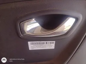 Foto de MANETA INTERIOR TRASERA IZQUIERDA RENAULT CAPTUR I 1.5 dCi Diesel FAP Energy (90 CV / 66 KW) referencia 806700006R foto 2
