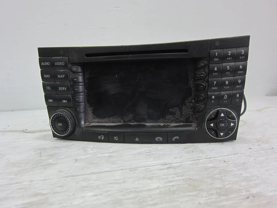 Foto de SISTEMA AUDIO / RADIO CD MERCEDES-BENZ CLS (BM 219) 5.0 V8 24V CAT (306 CV / 225 KW) referencia A2118700089001