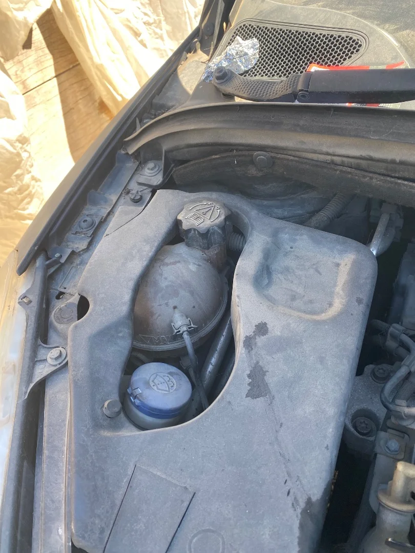 Foto de DEPOSITO EXPANSION PEUGEOT 307 CC CABRIO-COUPÉ (S2) 2.0 16V HDi FAP CAT (RHR / DW10BTED4) (136 CV / 100 KW) referencia 1323W4