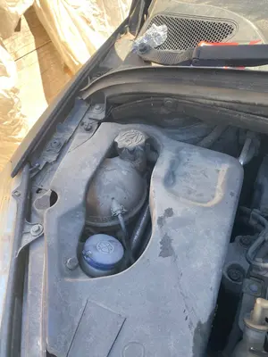 Foto de DEPOSITO EXPANSION PEUGEOT 307 CC CABRIO-COUPÉ (S2) 2.0 16V HDi FAP CAT (RHR / DW10BTED4) (136 CV / 100 KW) referencia 1323W4