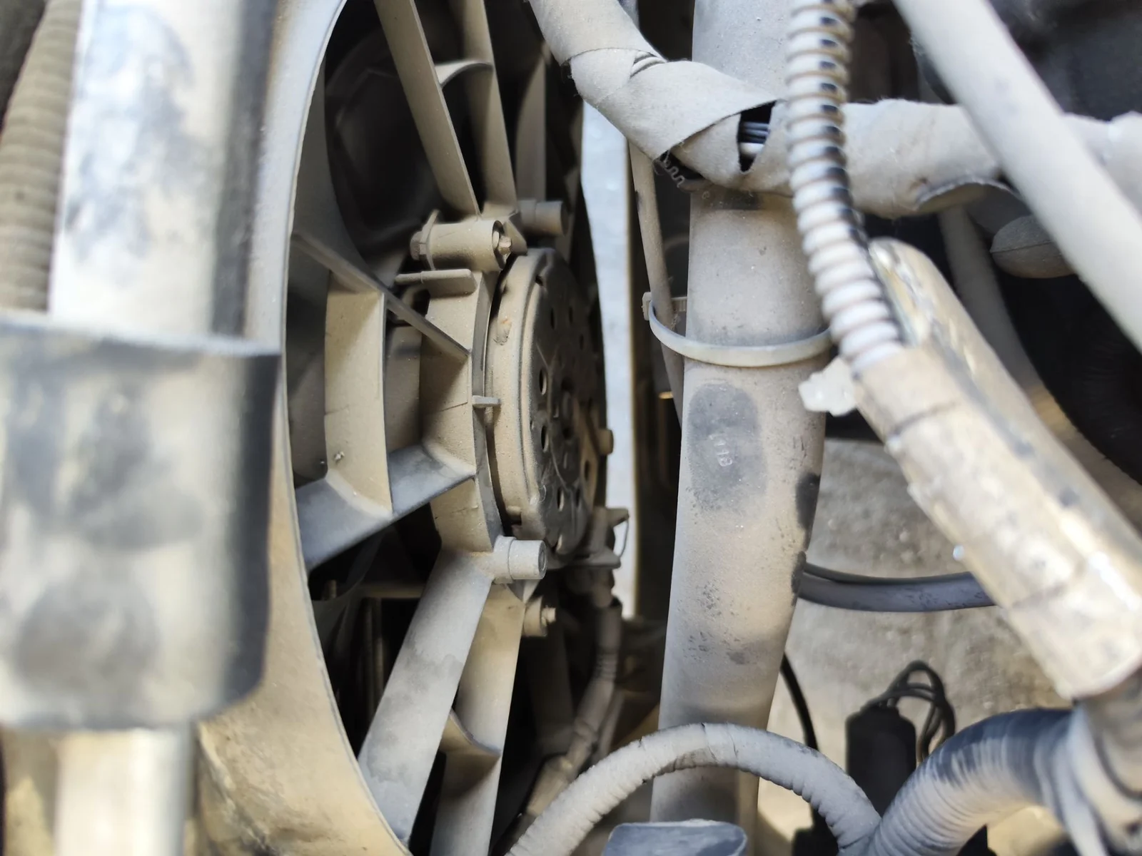 Foto de ELECTROVENTILADOR FORD MONDEO BERLINA (GD) 1.8 Turbodiesel CAT (90 CV / 66 KW) referencia 1095445