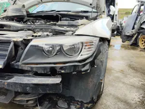 Foto de FARO IZQUIERDO BMW SERIE 3 BERLINA (E90) 2.0 Turbodiesel CAT (143 CV / 105 KW)