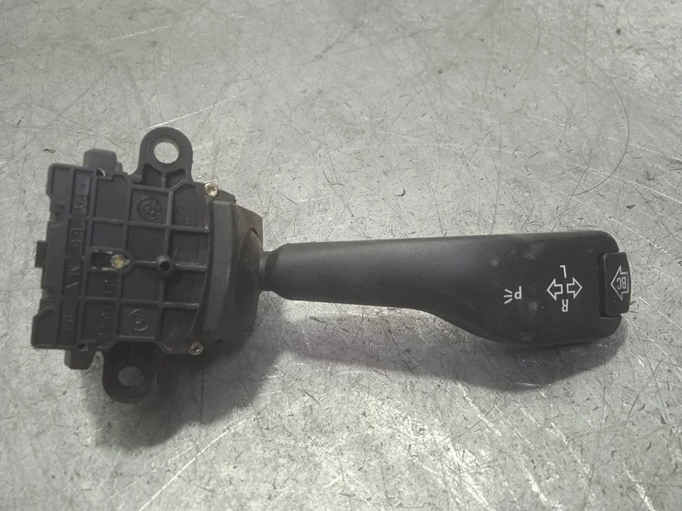 Foto de MANDO INTERMITENTES BMW SERIE X5 (E53) 3.0 Turbodiesel CAT (218 CV / 160 KW) referencia 8363668