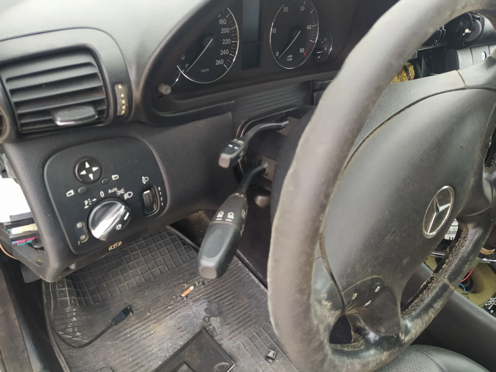 Foto de CUADRO INSTRUMENTOS MERCEDES-BENZ CLASE C (BM 203) BERLINA 2.2 CDI CAT (150 CV / 110 KW)