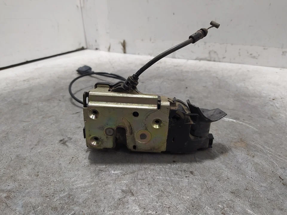 Foto de CERRADURA PUERTA DELANTERA IZQUIERDA RENAULT MEGANE II BERLINA 5P 1.5 dCi Diesel (82 CV / 60 KW) referencia 8200027776