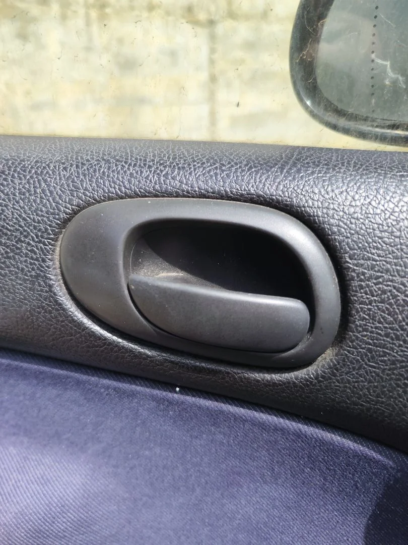 Foto de MANETA INTERIOR DELANTERA IZQUIERDA PEUGEOT 206 1.4 (75 CV / 55 KW) referencia 9143A4