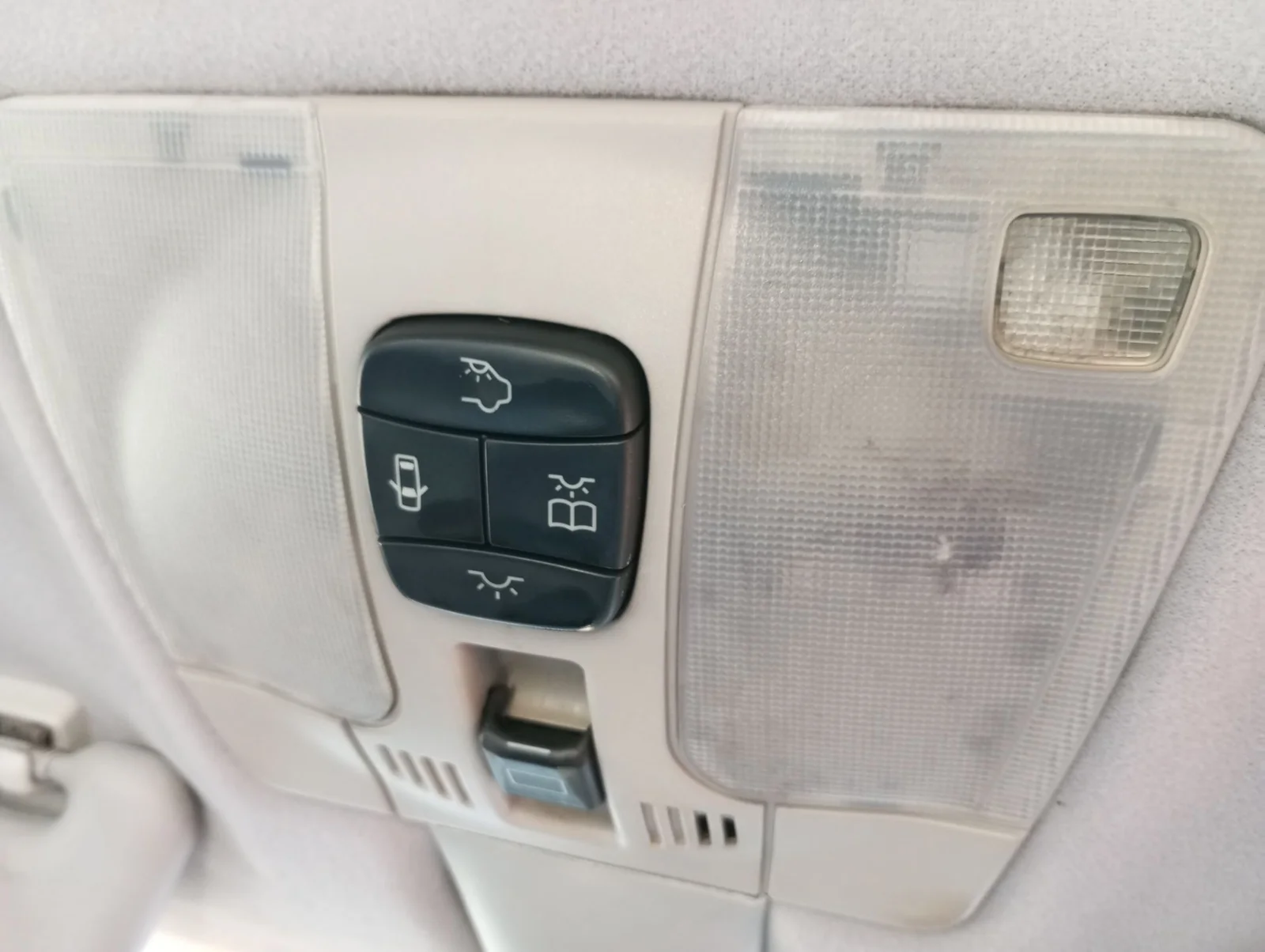 Foto de LUZ INTERIOR MERCEDES-BENZ CLK (BM 208) COUPE 2.0 Compresor CAT (163 CV / 120 KW)