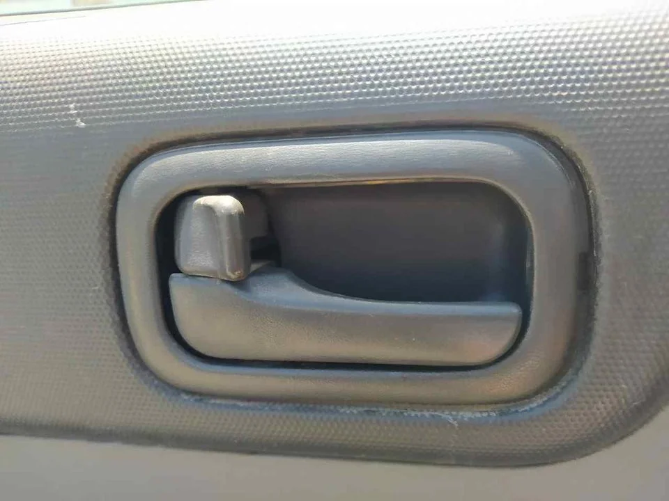 Foto de MANETA INTERIOR DELANTERA IZQUIERDA NISSAN X-TRAIL (T30) 2.2 16V Turbodiesel CAT (114 CV / 84 KW) referencia 806718H602