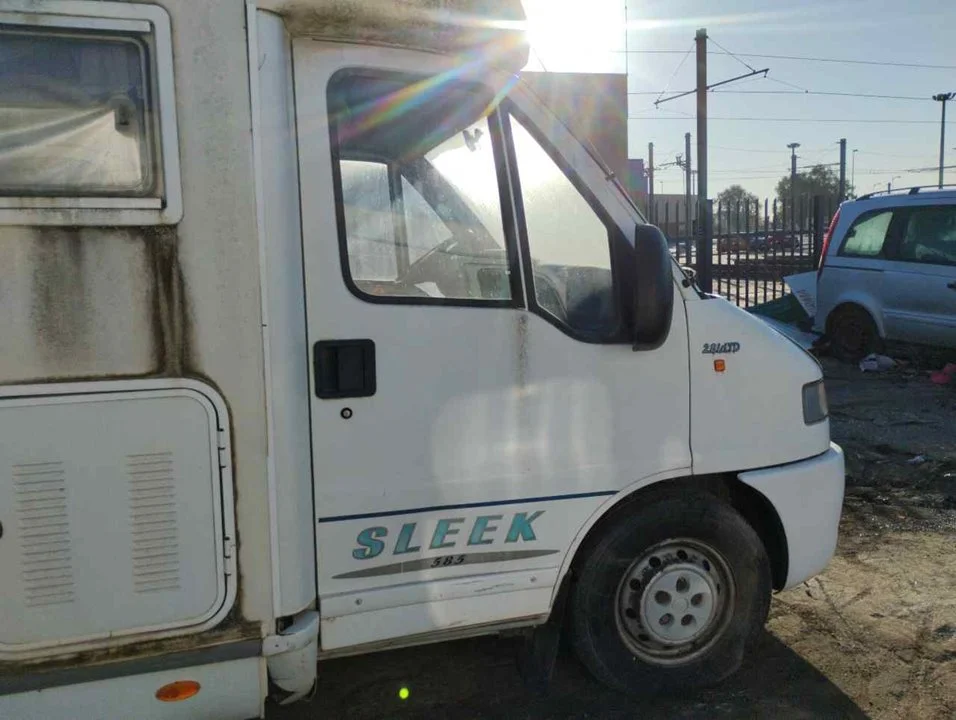 Foto de PUERTA DELANTERA DERECHA FIAT DUCATO II CAMIÓN 2.8 JTD (146 CV / 107 KW) referencia 1385509080