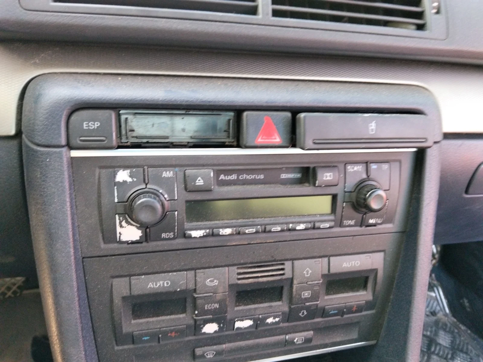 Foto de SISTEMA AUDIO / RADIO CD AUDI A4 BERLINA (8E) 1.9 TDI (131 CV / 96 KW)