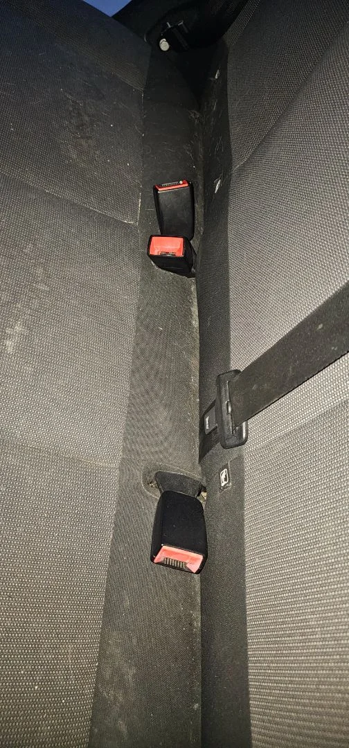 Foto de ENGANCHE CINTURON TRASERO CENTRAL CITROEN C4 CACTUS 1.2 12V VTi (82 CV / 60 KW)