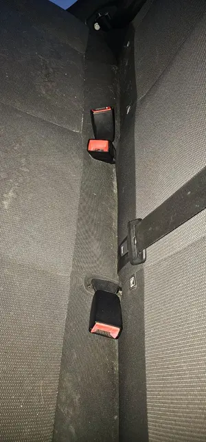 Foto de ENGANCHE CINTURON TRASERO CENTRAL CITROEN C4 CACTUS 1.2 12V VTi (82 CV / 60 KW)