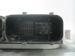 Foto de CENTRALITA MOTOR UCE SEAT IBIZA (6L1) 1.9 TDI (101 CV / 74 KW) referencia 038906019NL foto 2