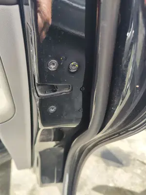 Foto de CERRADURA PUERTA TRASERA DERECHA VOLVO V50 FAMILIAR 2.0 Diesel CAT (136 CV / 100 KW) referencia 31253916