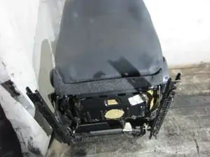Foto de ASIENTO DELANTERO IZQUIERDO VOLKSWAGEN GOLF VI (5K1)(10.2008) 1.6 TDI DPF (105 CV / 77 KW) referencia 1K4881105 foto 4