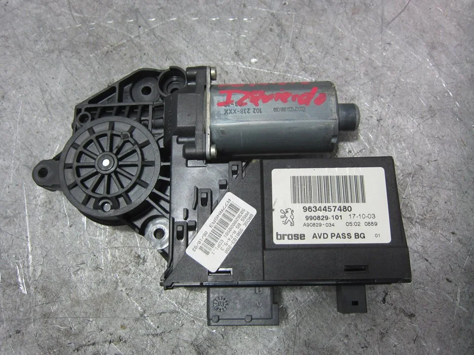 Foto de MOTOR ELEVALUNAS DELANTERO DERECHO PEUGEOT 307 (S1)(04.2001) 1.4 HDi (68 CV / 50 KW) referencia 9634457480
