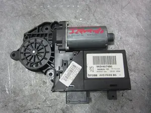 Foto de MOTOR ELEVALUNAS DELANTERO DERECHO PEUGEOT 307 (S1)(04.2001) 1.4 HDi (68 CV / 50 KW) referencia 9634457480