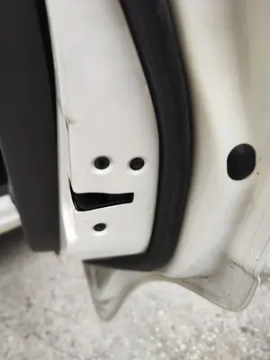 Foto de CERRADURA PUERTA TRASERA DERECHA FORD FOCUS BERLINA (CAP) 1.6 TDCi CAT (90 CV / 66 KW)