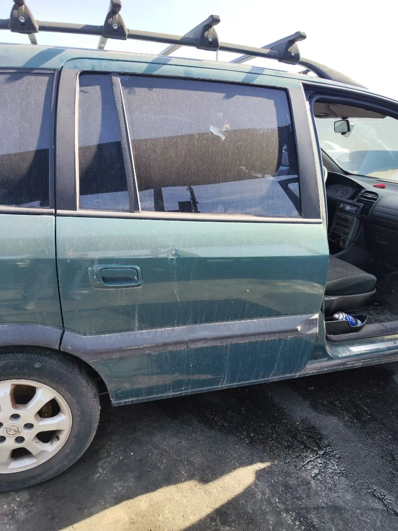 Foto de PUERTA TRASERA DERECHA OPEL ZAFIRA A 2.0 DTI (101 CV / 74 KW) referencia 13160995