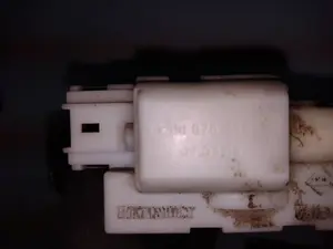 Foto de CERRADURA MALETERO / PORTON RENAULT MEGANE II BERLINA 3P referencia 8200076240 foto 3