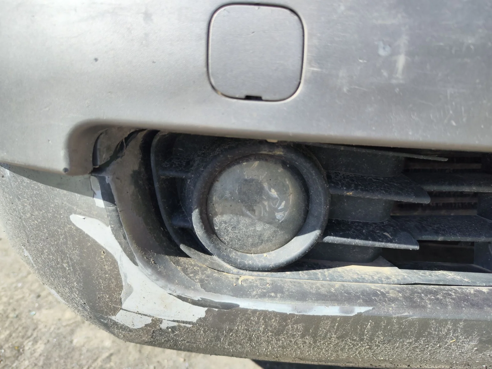 Foto de FARO ANTINIEBLA DERECHO RENAULT MEGANE II BERLINA 5P 1.5 dCi Diesel (101 CV / 74 KW) referencia 8200074008