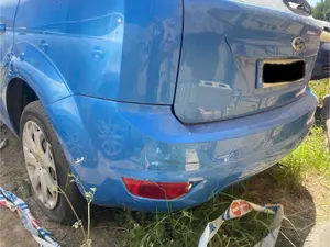 Foto de PARAGOLPES TRASERO FORD FOCUS BERLINA (CB4) 1.6 TDCi CAT (109 CV / 80 KW) referencia 1500402 foto 3